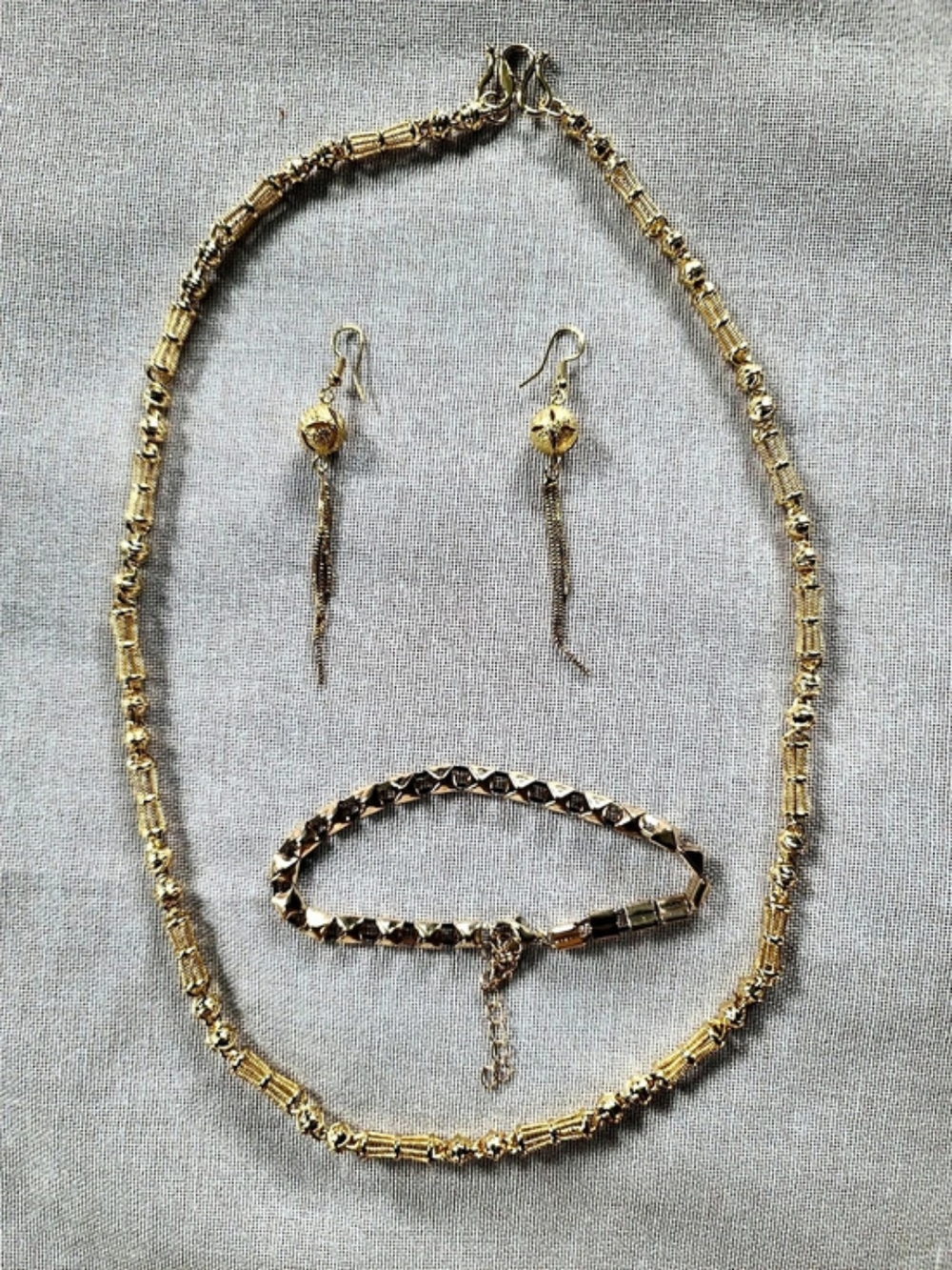 Gold-Tone Jewelry Set Like New